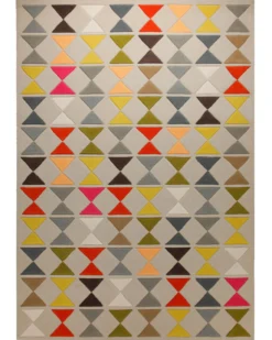 Dreiecke in Gelb und Rot - Handtuft auf Sand 160 x 230 cm