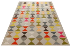 Dreiecke in Gelb und Rot - Handtuft auf Sand 160 x 230 cm