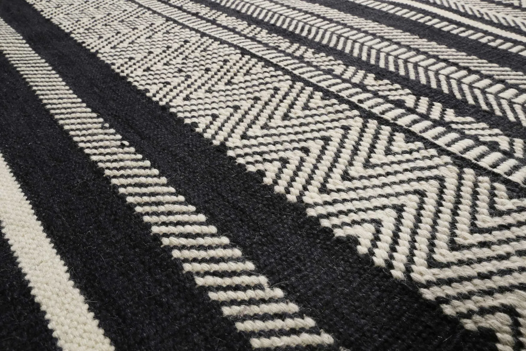 Esprit Kelim Teppich Schwarz Beige aus Wolle "Hudson"