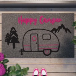 Fußmatte aus Kokosfaser Grau Schwarz "Happy Camper" WECONhome