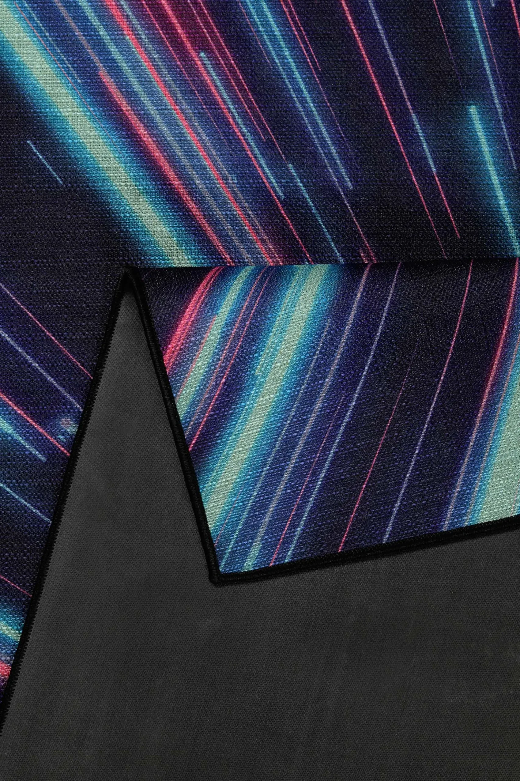 Gewebter Gamerteppich bedruckt Schwarz Multi "Neon Horizon" WECONhome