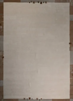 Handgeknüpfter Tibeter Teppich in beige mit Retro Bordüre – Neuwertig
