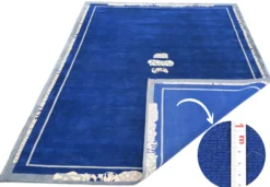 Handgeknüpfter Tibeter Teppich in blau mit Retro-Bordüre – Neuwertig