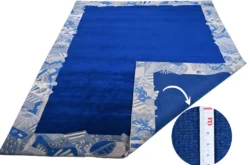 Handgeknüpfter Tibeter Teppich in blau mit Retro-Bordüre – Neuwertig
