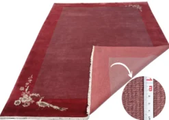 Handgeknüpfter Tibeter Teppich in red berry mit Retro Bordüre – Neuwertig