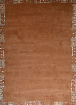 Handgeknüpfter Tibeter Teppich in rot terra mit Retro Bordüre – Neuwertig