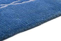 Handgeknüpfter tibetischer Teppich in blau mit Retro Bordüre – Neuwertig