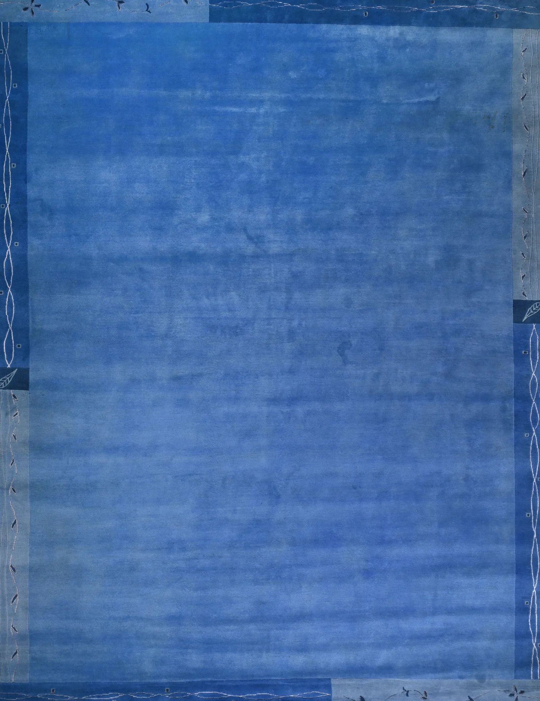 Handgeknüpfter tibetischer Teppich in blau mit Retro Bordüre – Neuwertig
