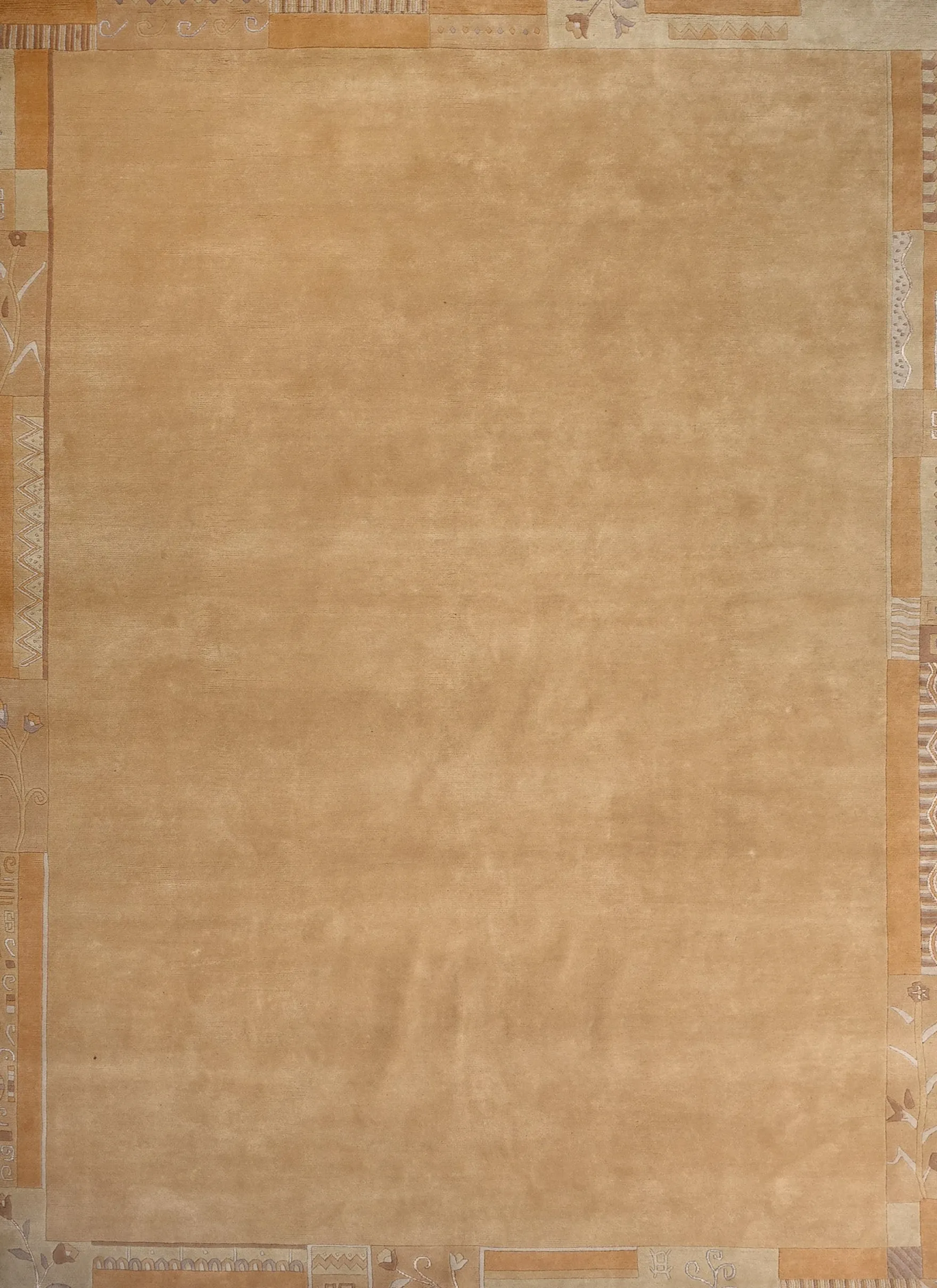 Handgeknüpfter tibetischer Teppich in einem warmen beige mit Retro Bordüre – Neuwertig