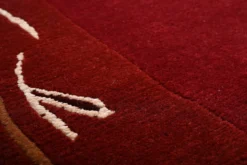 Handgeknüpfter tibetischer Teppich rot mit Retro Bordüre – Neuwertig