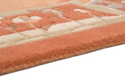 Handgeknüpfter Tibet Teppich in Apricot mit Retro Bordüre – Neuwertig