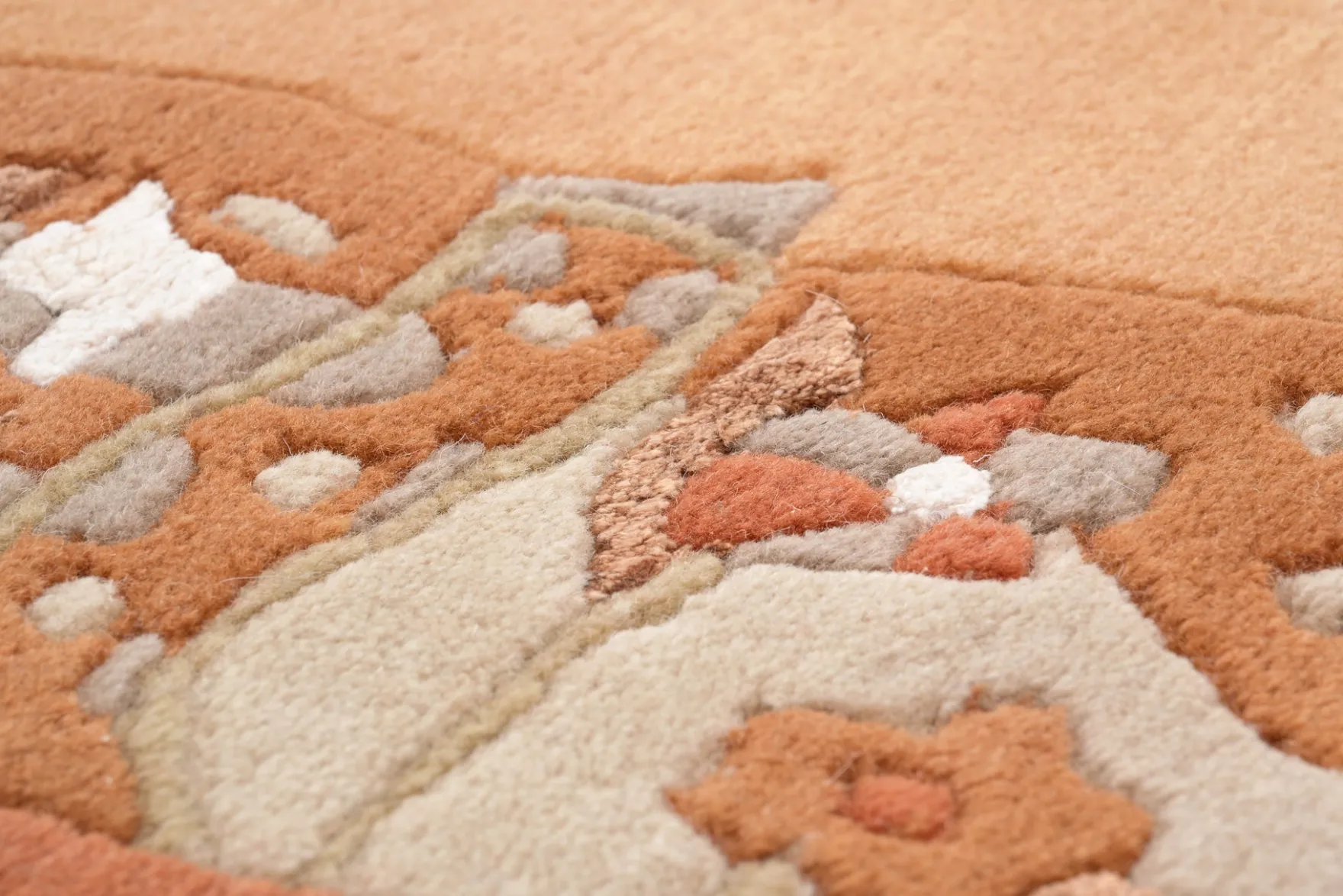Handgeknüpfter Tibet Teppich in Apricot mit Retro Bordüre – Neuwertig