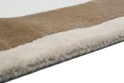 Handgeknüpfter Tibet Teppich in beige mit schmaler Retro Bordüre – Neuwertig