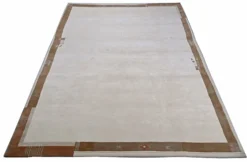 Handgeknüpfter Tibet Teppich in beige mit schmaler Retro Bordüre – Neuwertig
