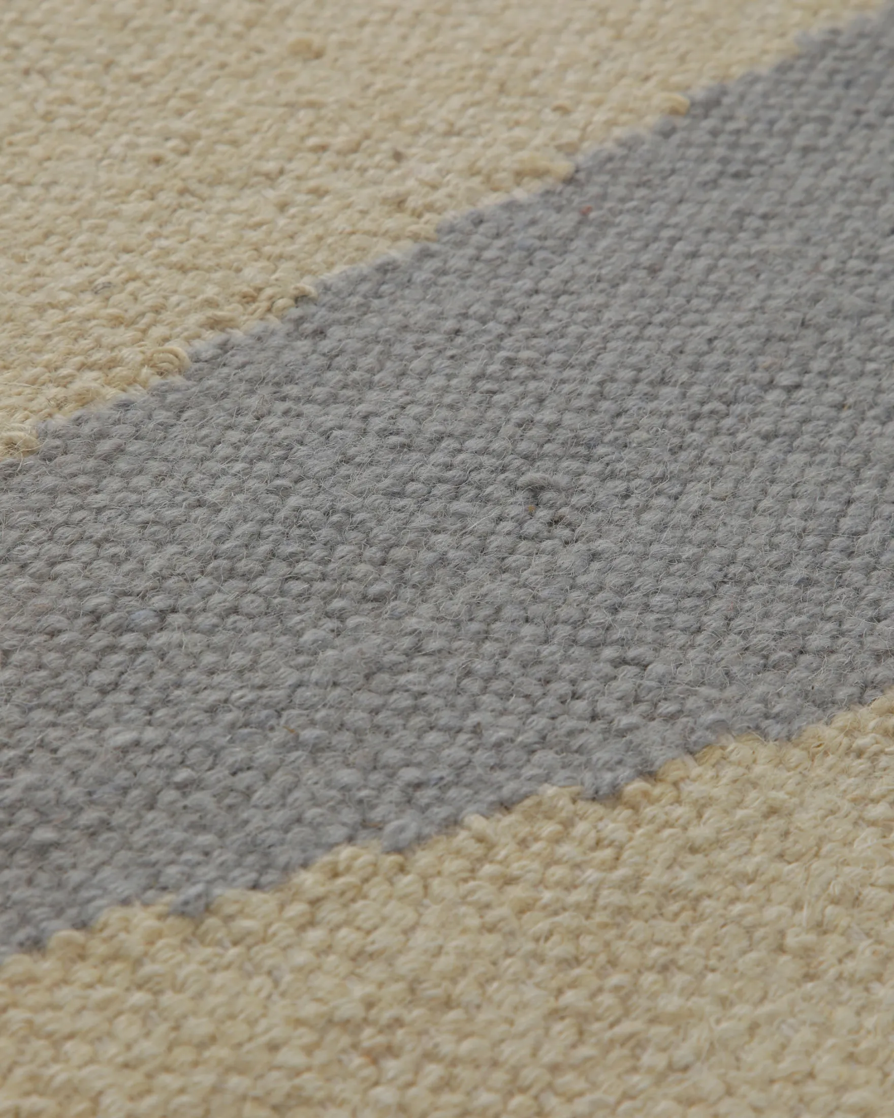 Handwebteppich Wolle Dreiecke grau creme 160x230 cm