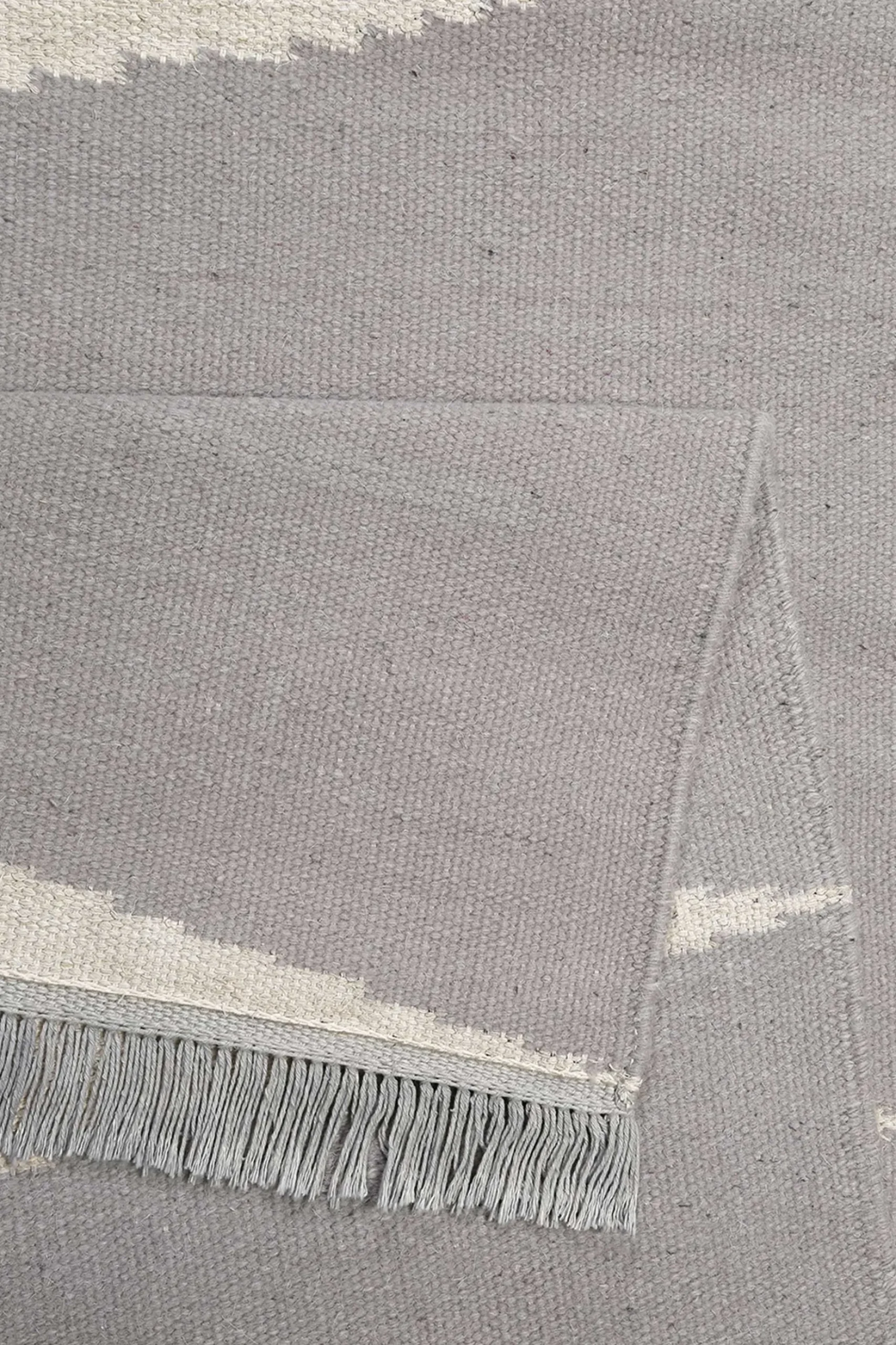 Kelim Teppich Grau Beige aus Naturfasern "Smart Triangle" WECONhome