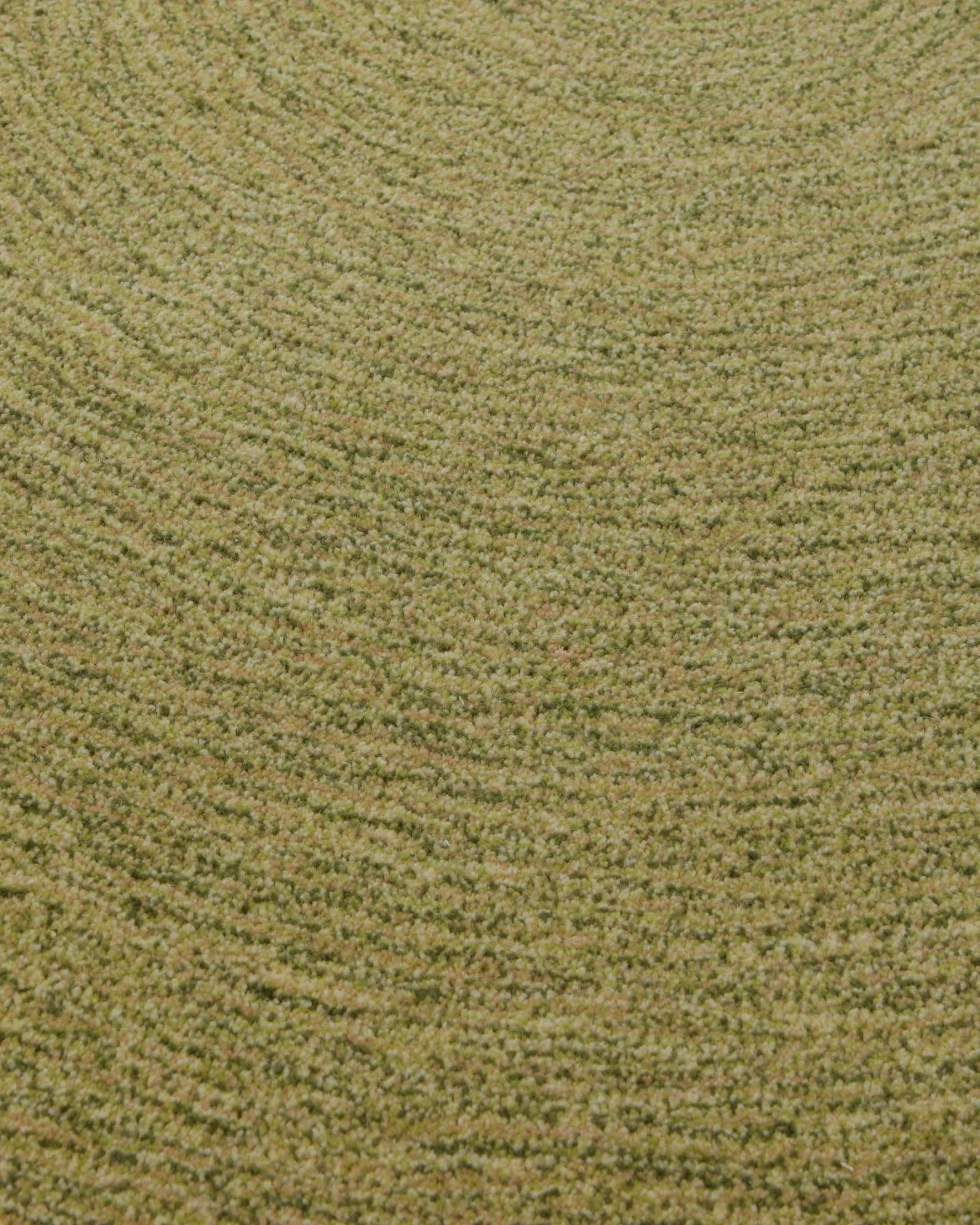 Kreiswirbel in Oliv - Handtuft Wolle 160 x 230 cm
