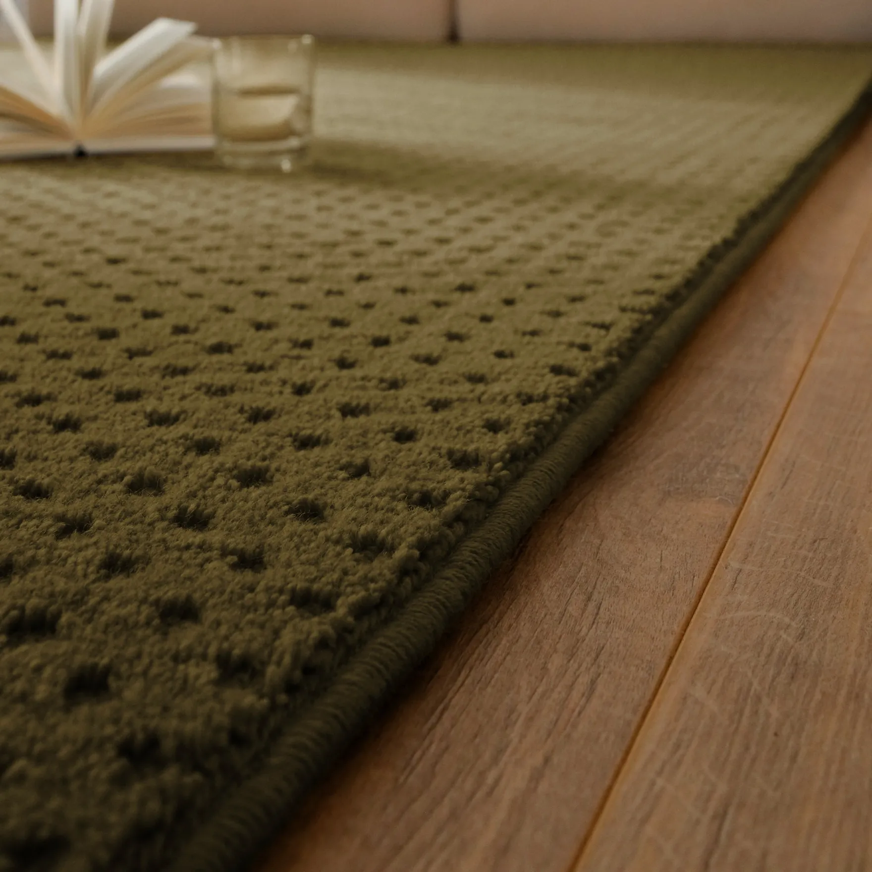 Kurzflor Teppich aus Schurwolle Oliv Grün "Castello THREE" WECONhome