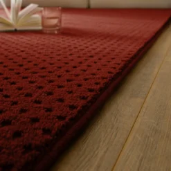 Kurzflor Teppich aus Schurwolle Purpur Rot