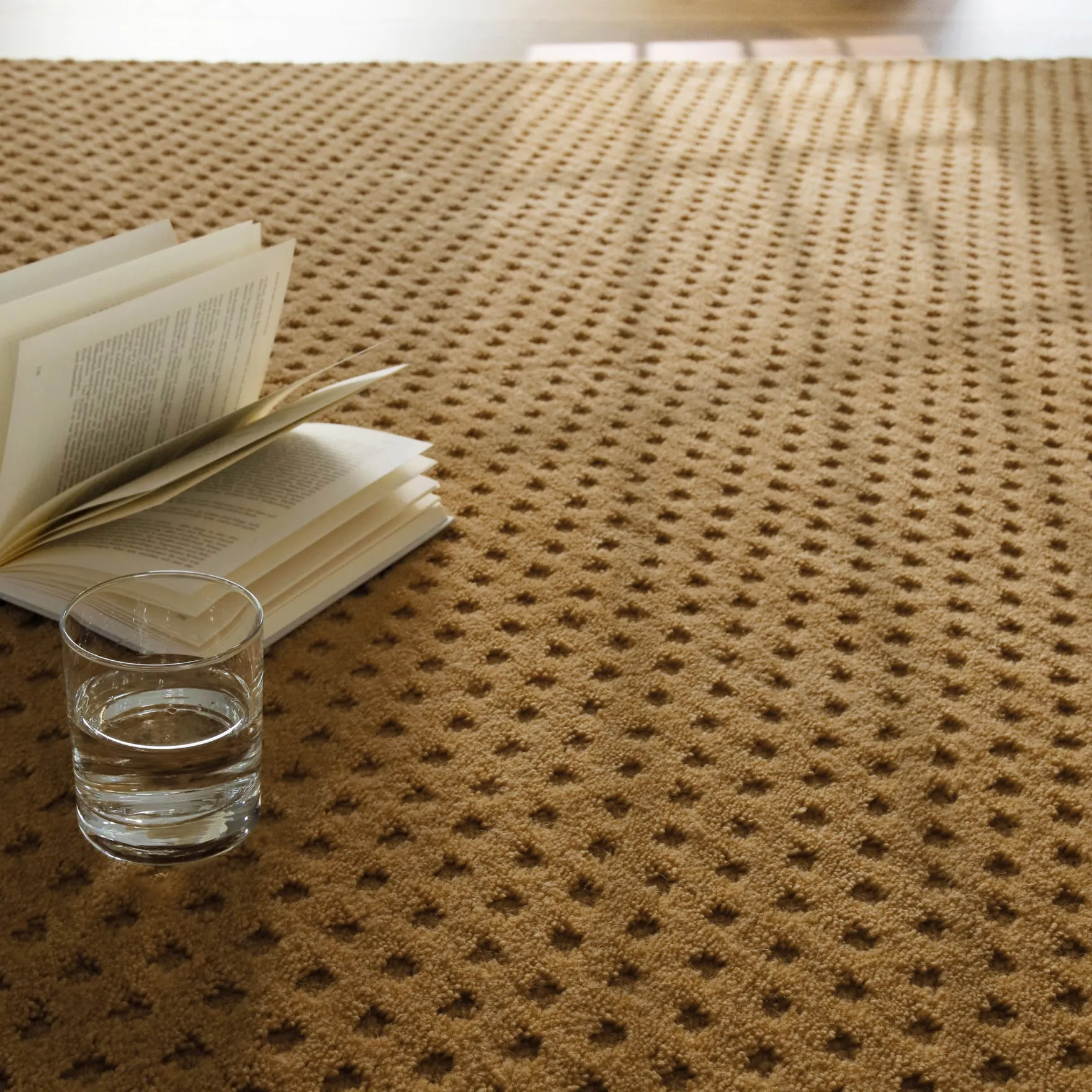 Kurzflor Teppich aus Schurwolle Karamell "Castello THREE" WECONhome