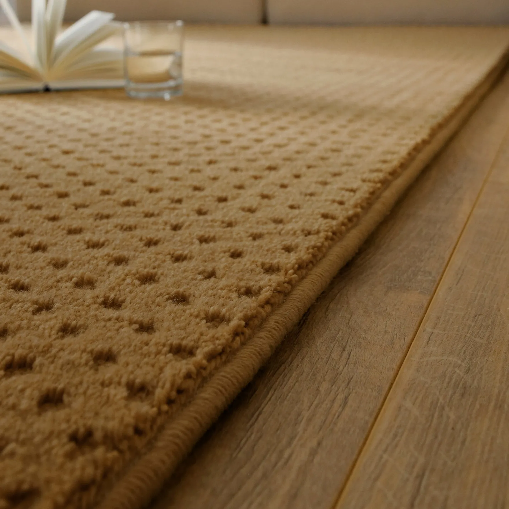 Kurzflor Teppich aus Schurwolle Karamell "Castello THREE" WECONhome
