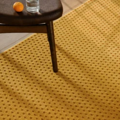 Kurzflor Teppich aus Schurwolle Gelb
