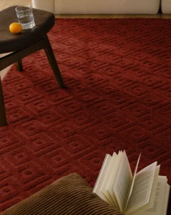 Kurzflor Teppich aus Schurwolle Purpur Rot