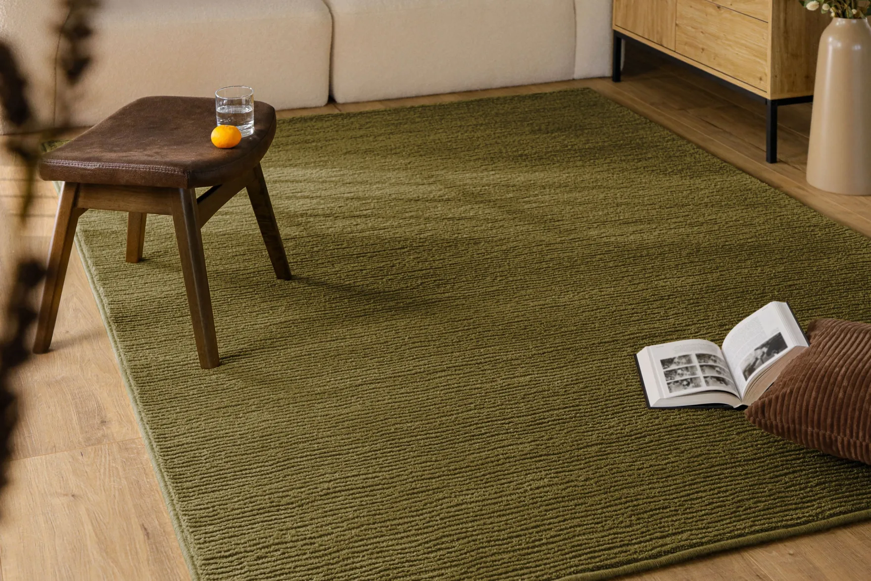 Kurzflor Teppich aus Schurwolle Oliv Grün "Castello ONE" WECONhome