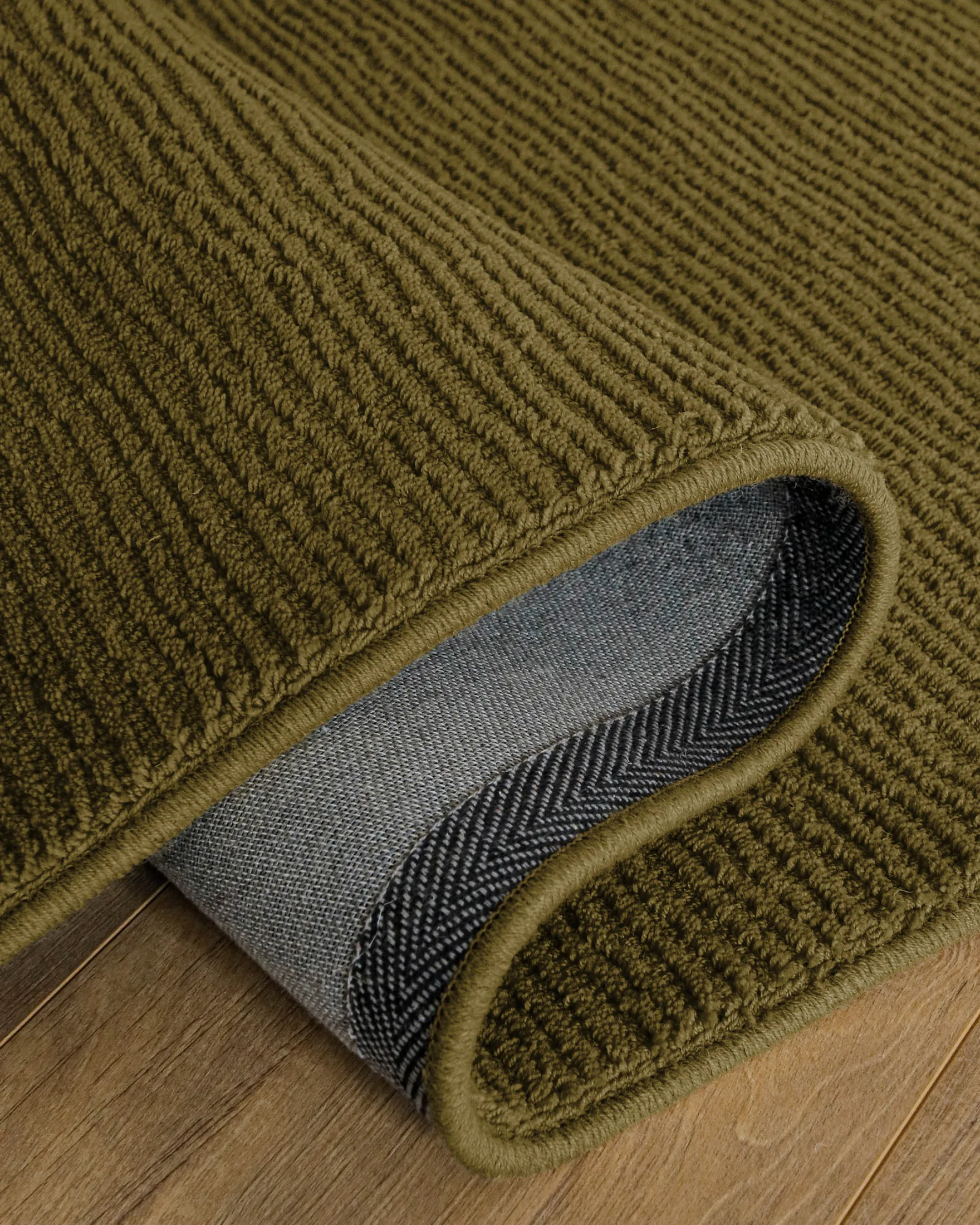 Kurzflor Teppich aus Schurwolle Oliv Grün "Castello ONE" WECONhome