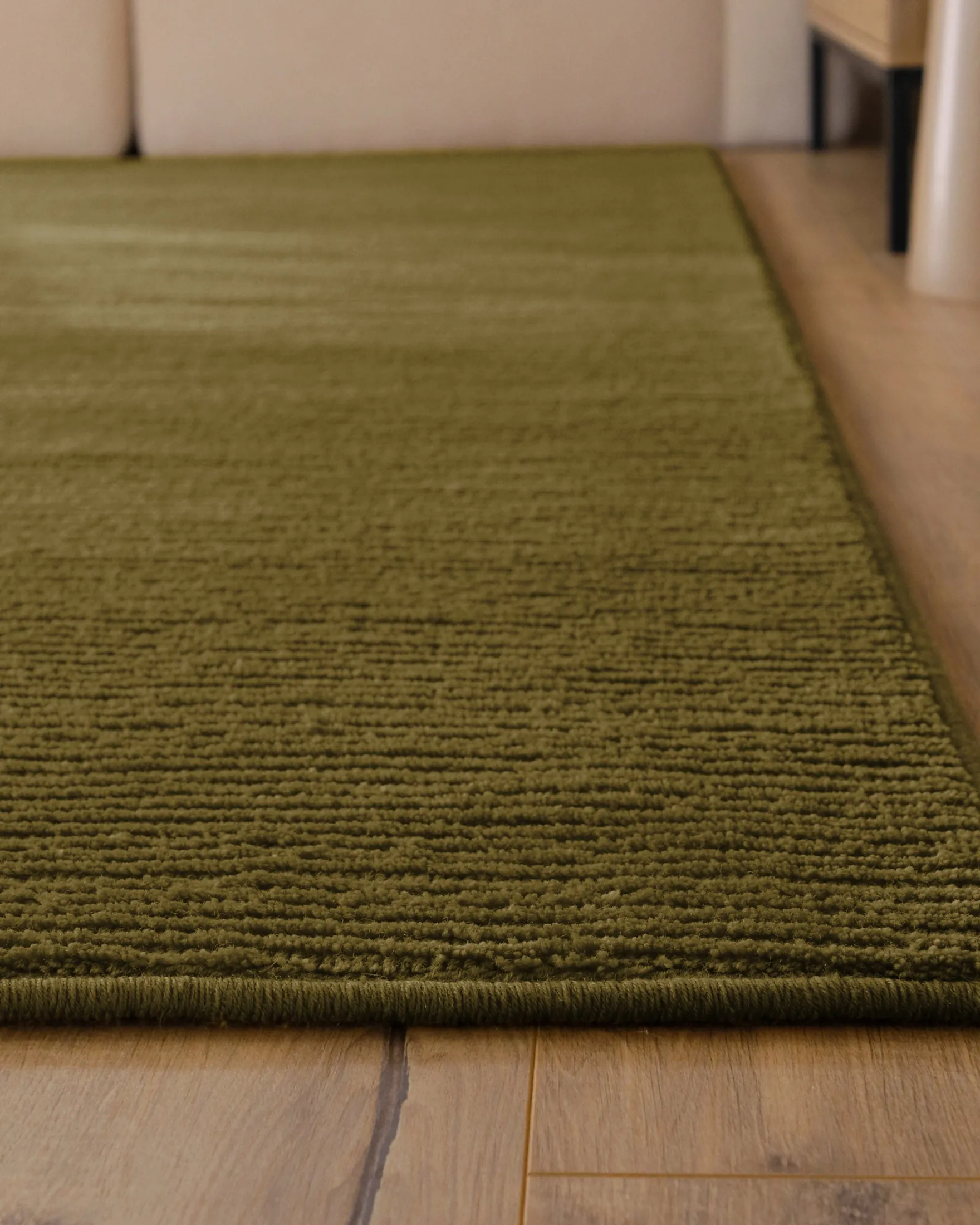 Kurzflor Teppich aus Schurwolle Oliv Grün "Castello ONE" WECONhome