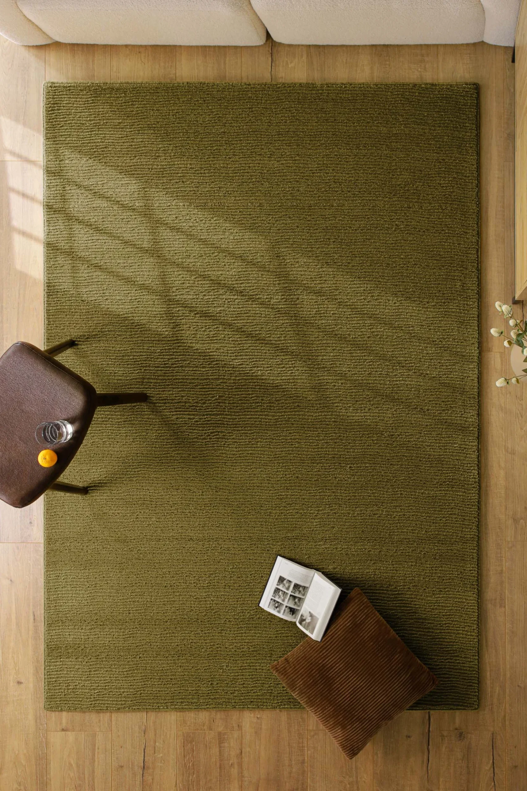 Kurzflor Teppich aus Schurwolle Oliv Grün "Castello ONE" WECONhome