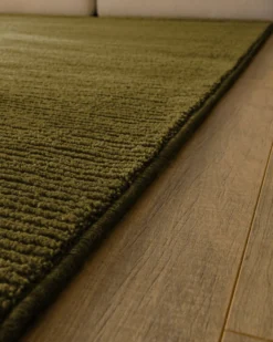 Kurzflor Teppich aus Schurwolle Oliv Grün