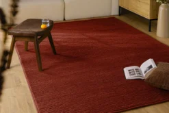 Kurzflor Teppich aus Schurwolle Purpur Rot