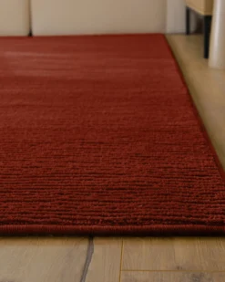 Kurzflor Teppich aus Schurwolle Purpur Rot