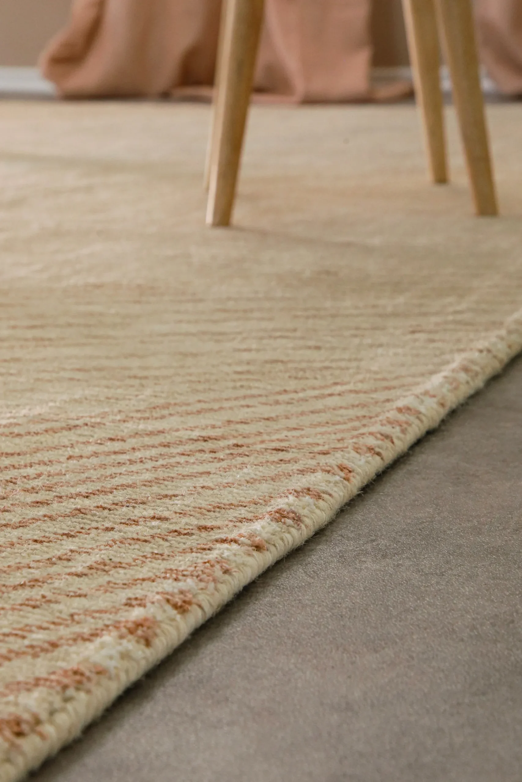 Kurzflorteppich Beige aus Viskose & Schurwolle "Skai" WECONhome
