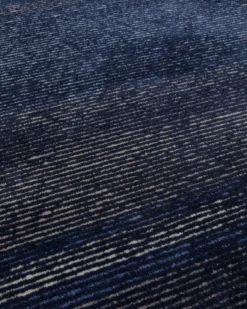 Marineblau im Streifenlauf -Handtuft 160 x 230 cm