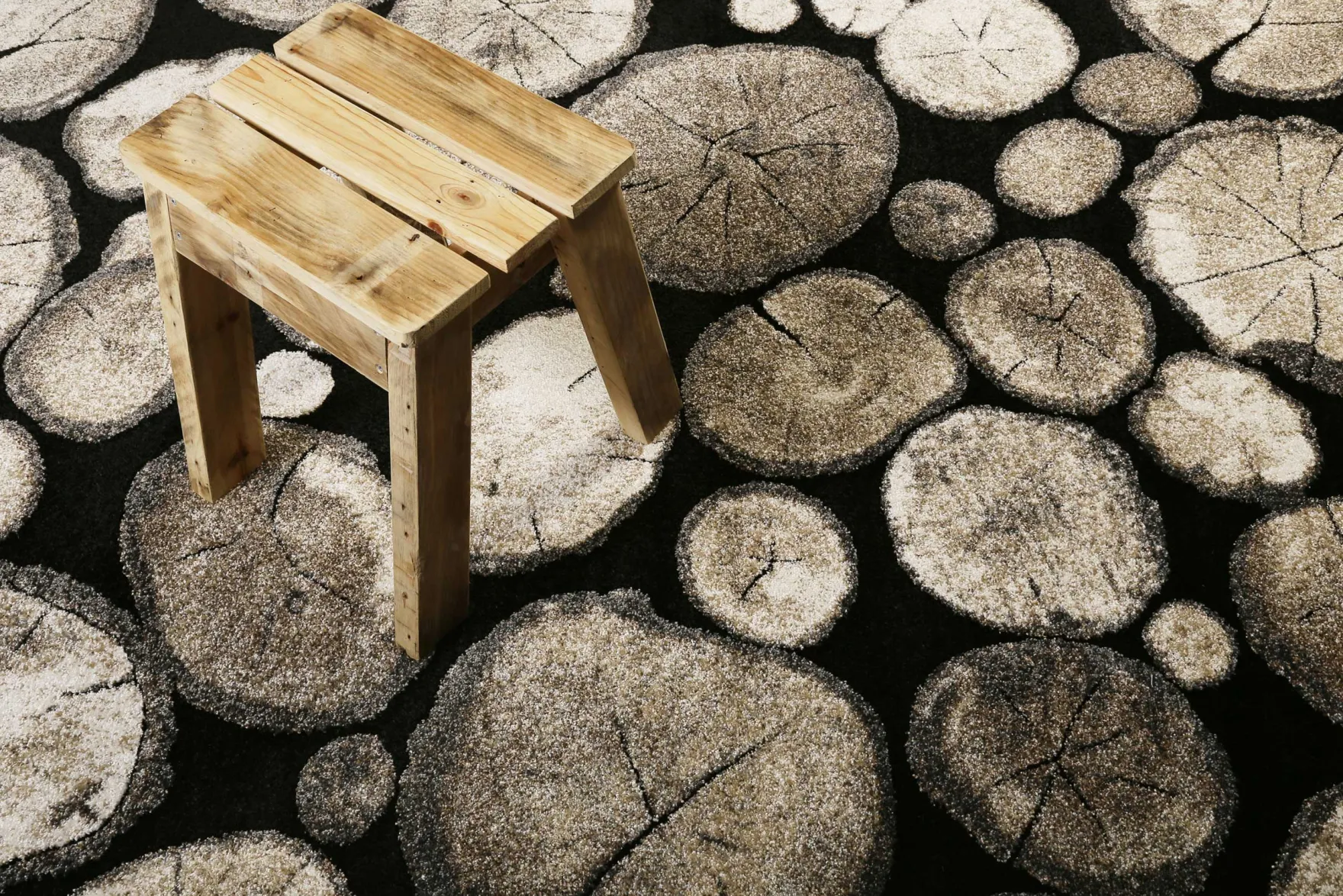 Teppich Holzbraun Schwarz Kurzflor "Logs" WECONhome