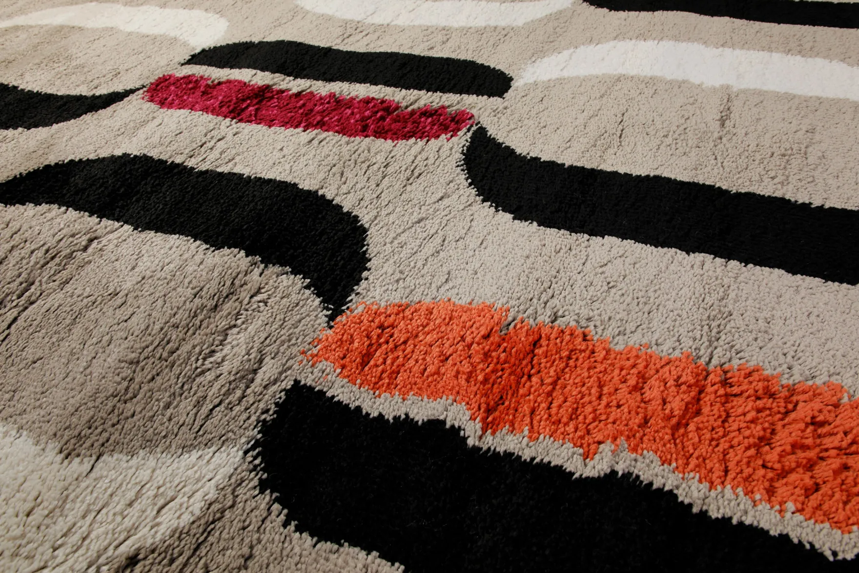 Teppich 160x230 Wohnzimmer Beige Schwarz Weiß Rot Muster