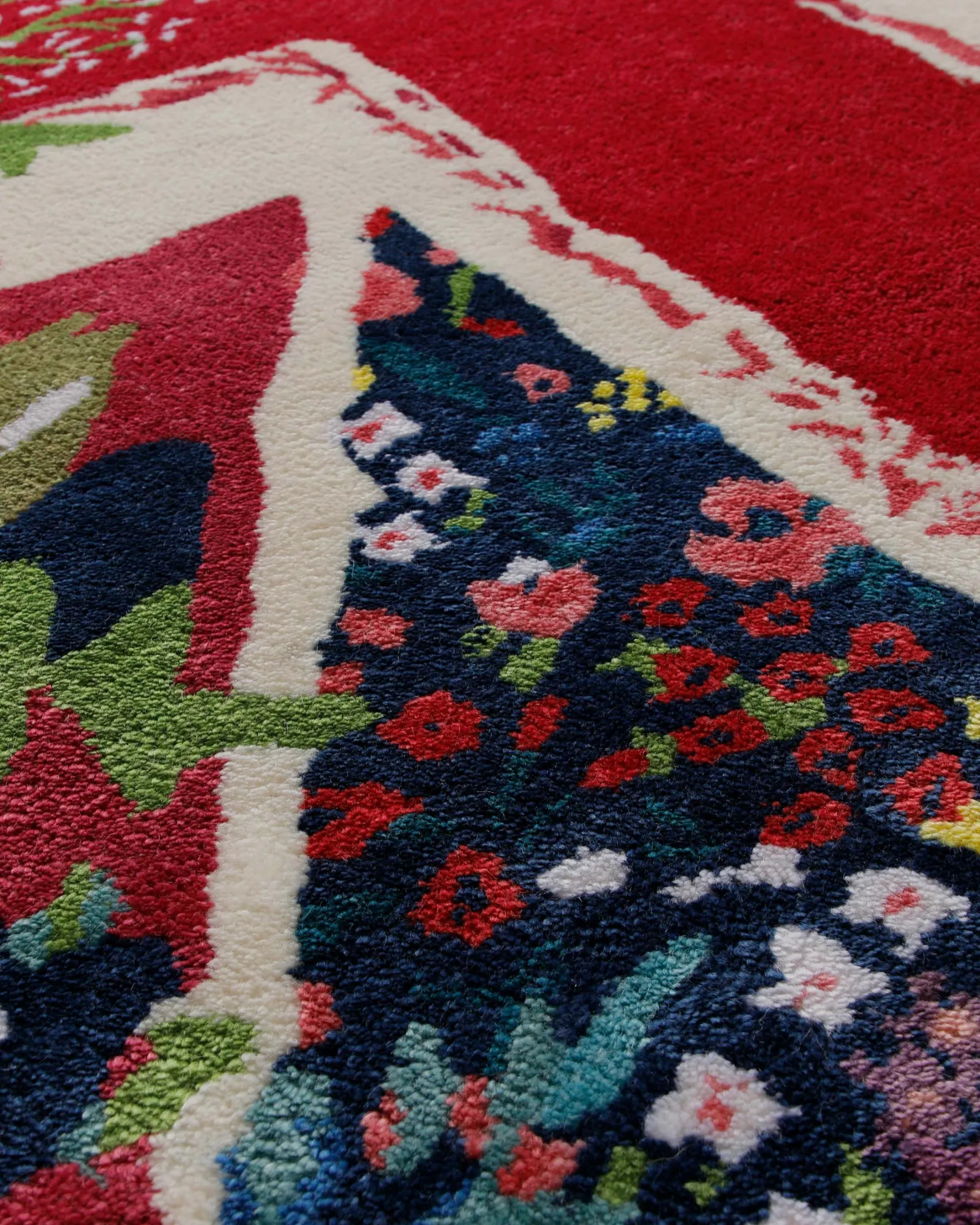Union Jack in Beere - Handtuft Wolle 160 x 230 cm