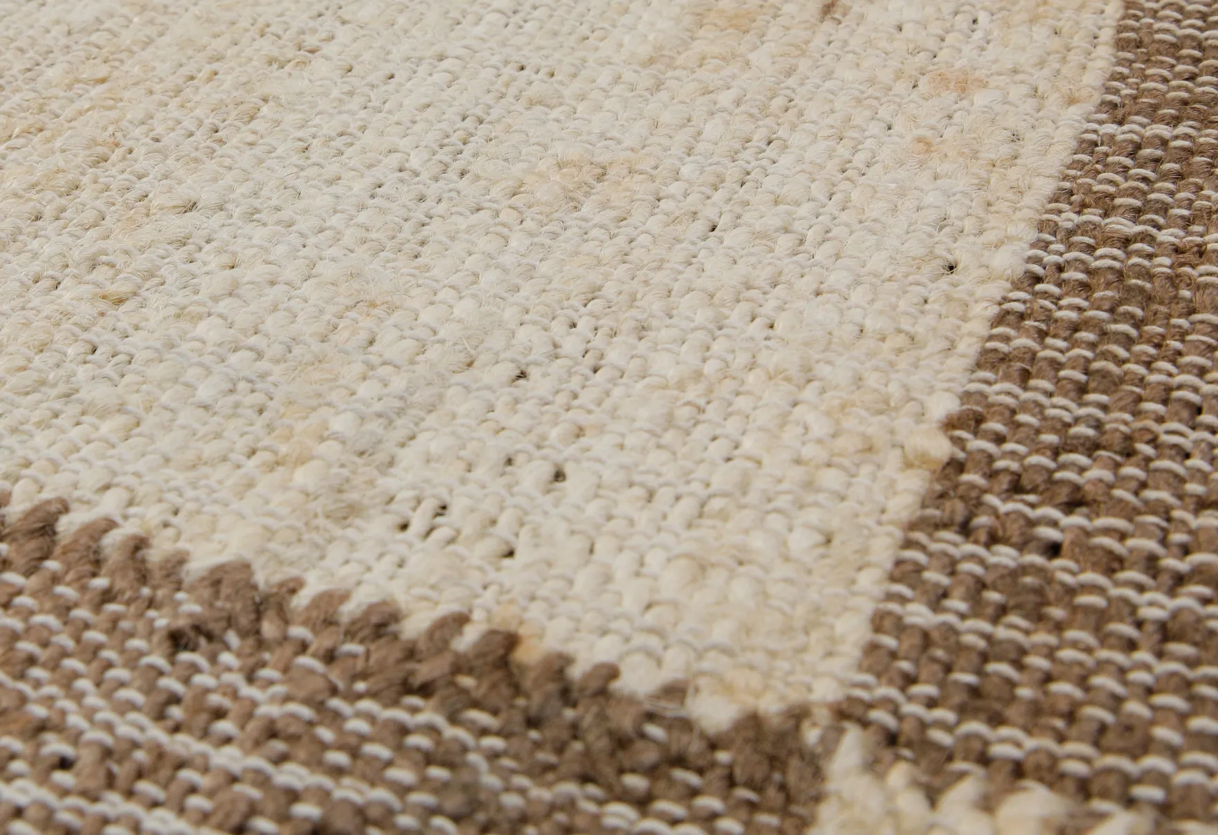 160x230 Teppich Wohnzimmer Stille Mitte mit Akzentkante – Naturteppich in Cremeweiß
